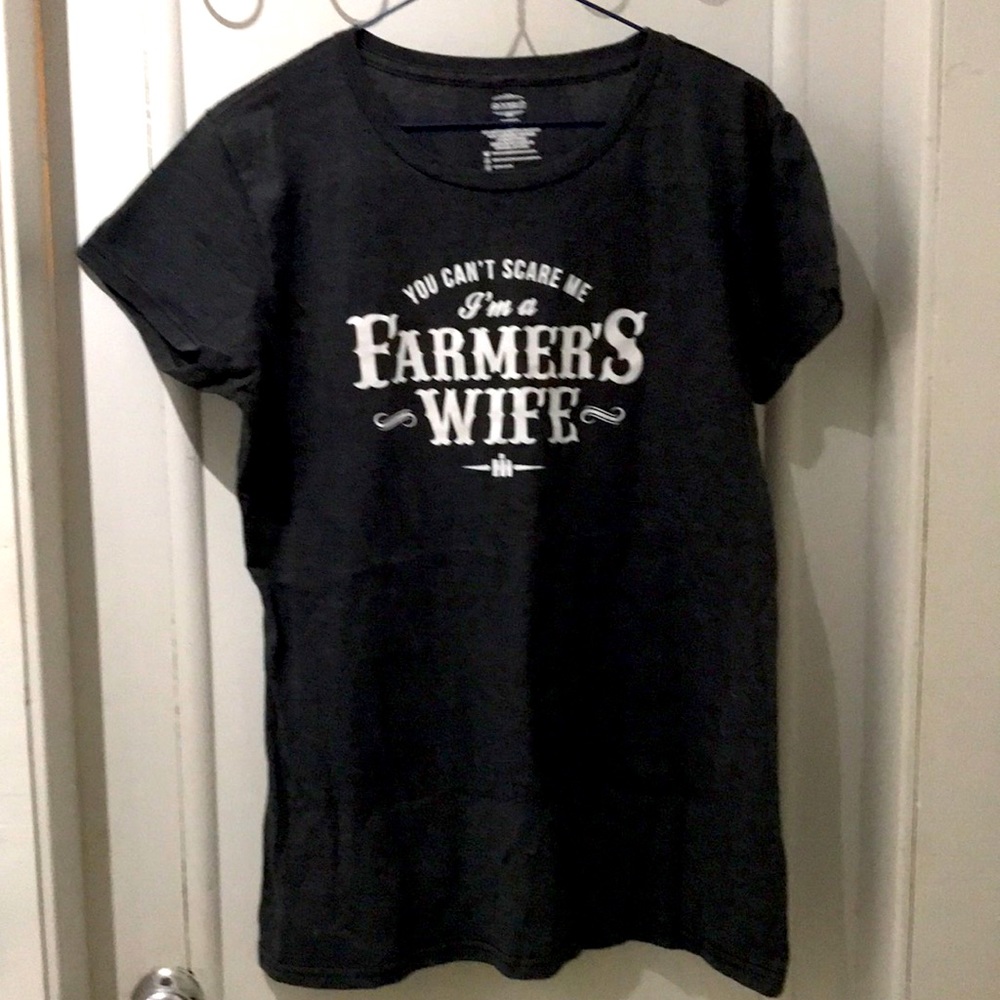 ☀️3/$25 sale☀️ Cute t-shirt Sz L